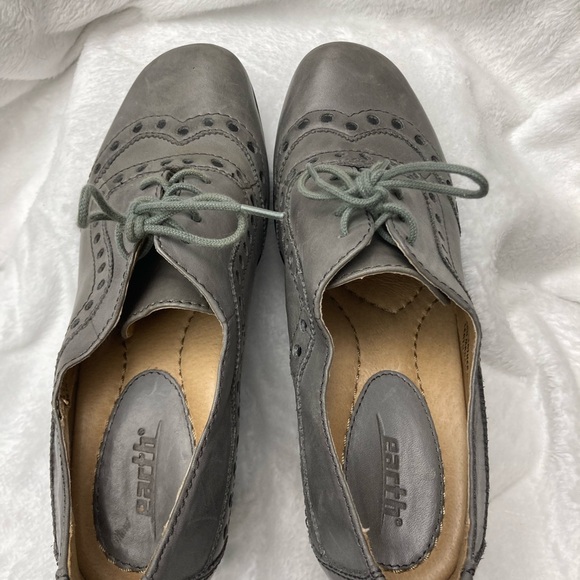 Earth Gray Women's Heeled Oxfords - Picture 3 of 5